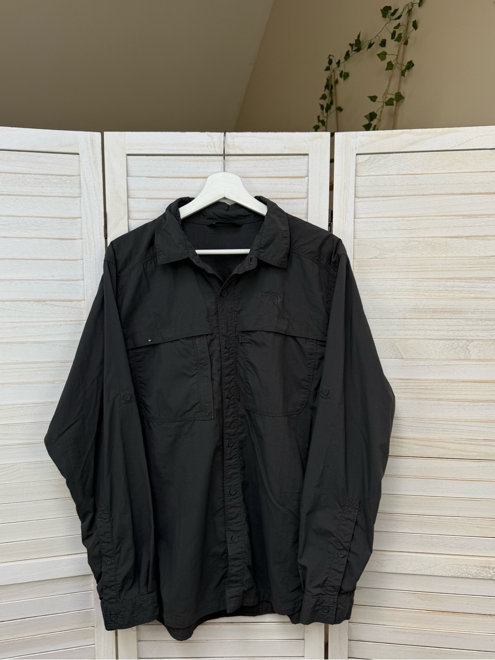 The North Face Black Long Sleeve Outdoor Shirt – Men’s Size M